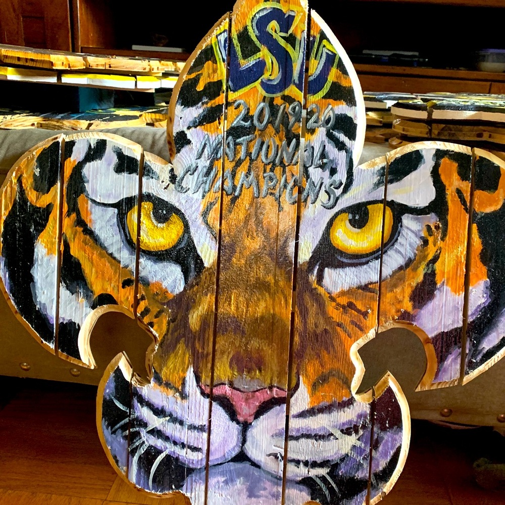 100% Handcrafted/Hand painted Fleur de Lis